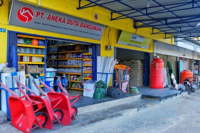 toko bangunan terdekat